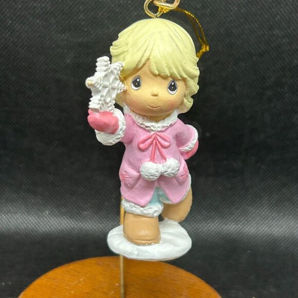 PRECIOUS Moments  Blond girl with snowflake ornament - Picture 1 of 3